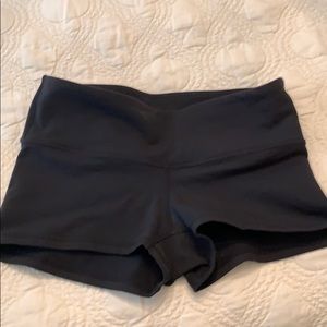 Lululemon sz 6 cropped shorts